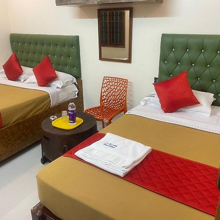 Le Suresh Guest House Pondicherry Bagian luar foto