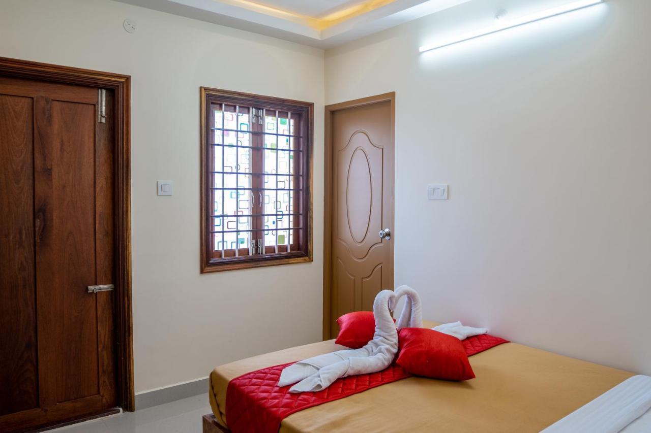 Le Suresh Guest House Pondicherry Bagian luar foto
