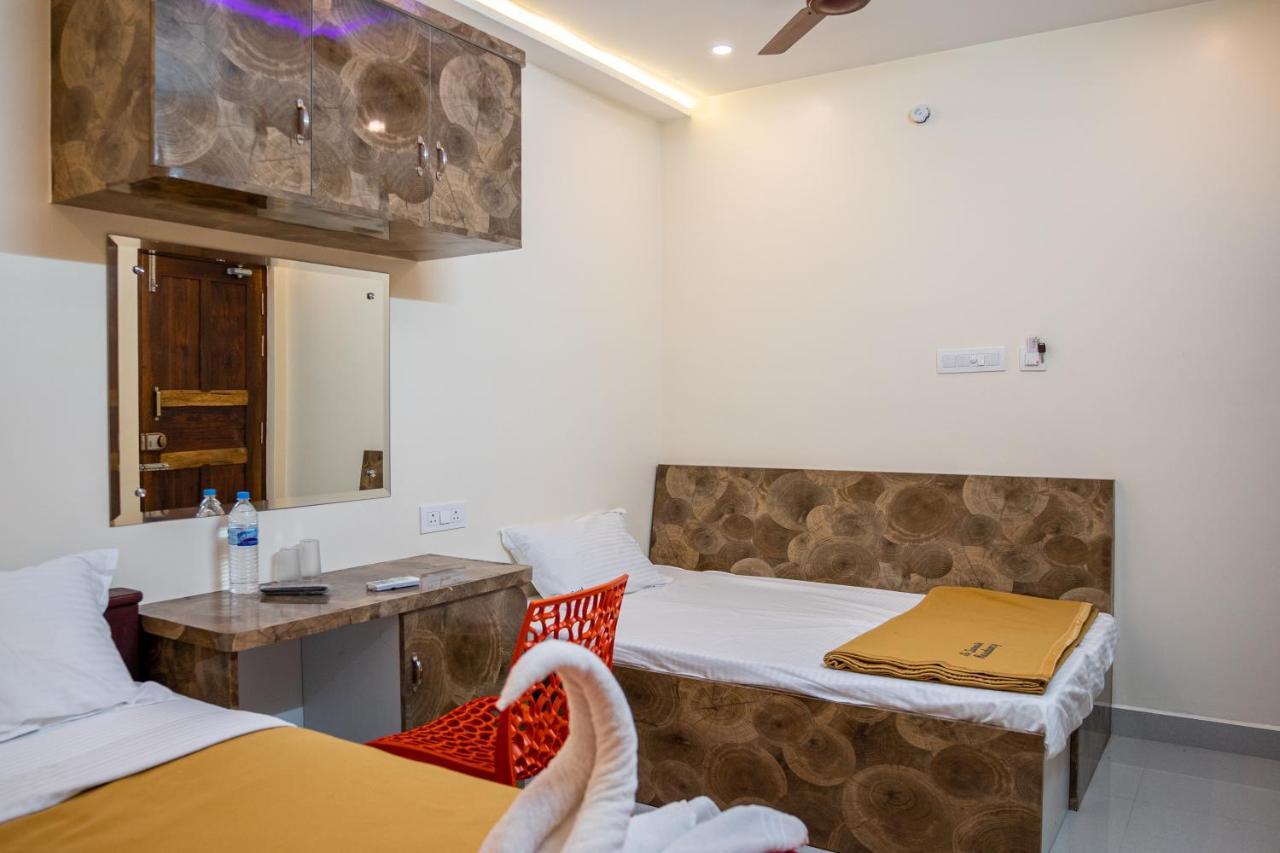 Le Suresh Guest House Pondicherry Bagian luar foto