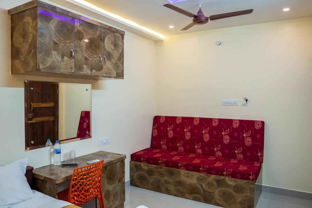 Le Suresh Guest House Pondicherry Bagian luar foto