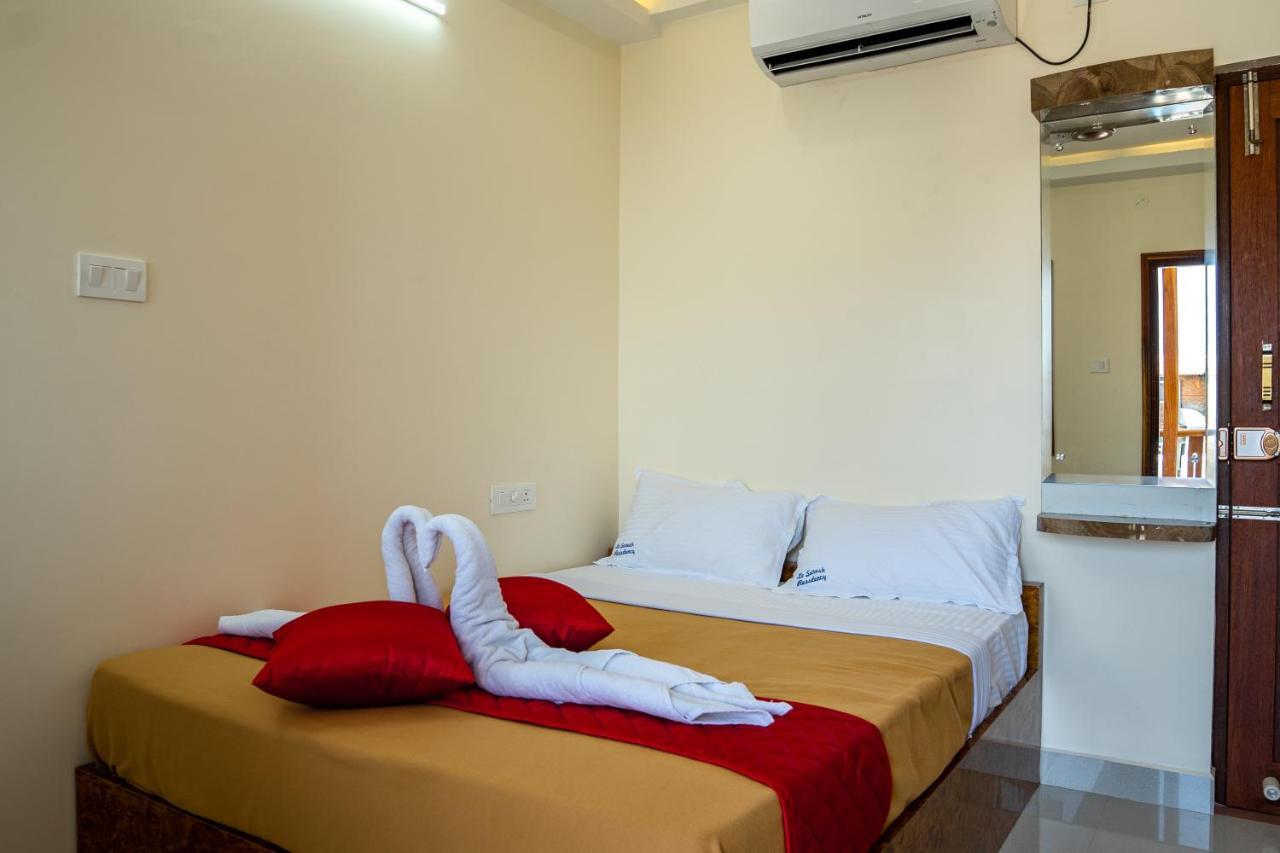 Le Suresh Guest House Pondicherry Bagian luar foto