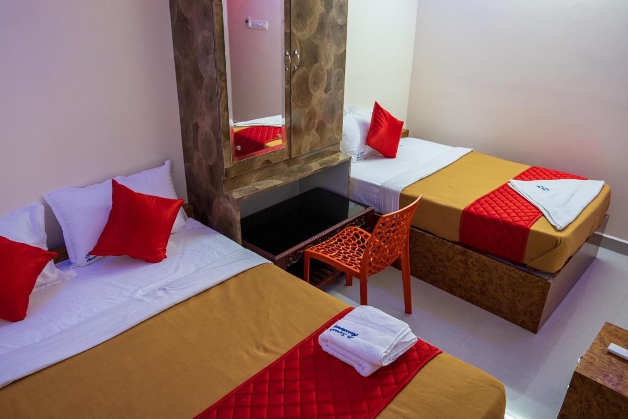 Le Suresh Guest House Pondicherry Bagian luar foto
