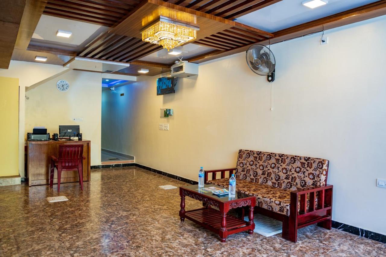 Le Suresh Guest House Pondicherry Bagian luar foto